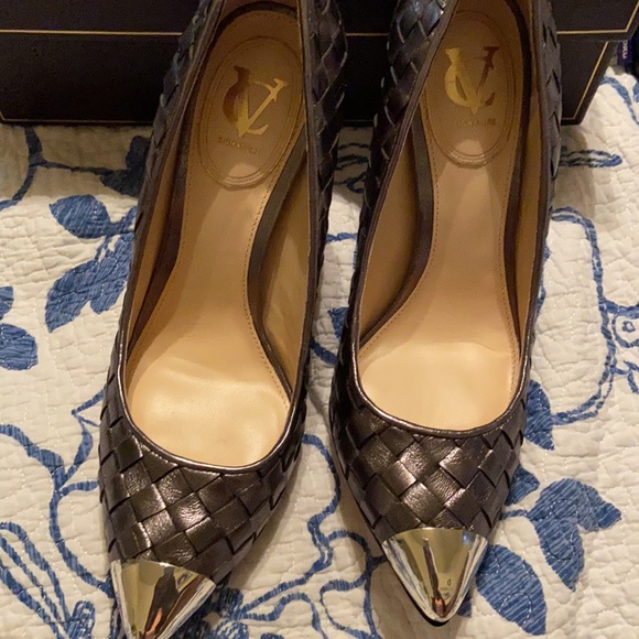 VC Signature pewter woven, silver toe. Never worn. - Picture 5 of 6